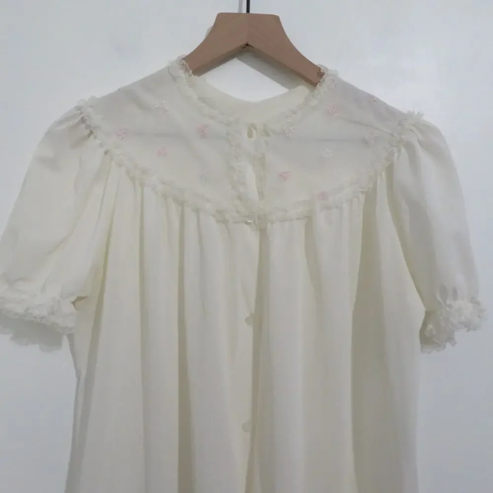 American Maid Women Cream Vintage Short Sleeve Nylon Embroidered Nightgown